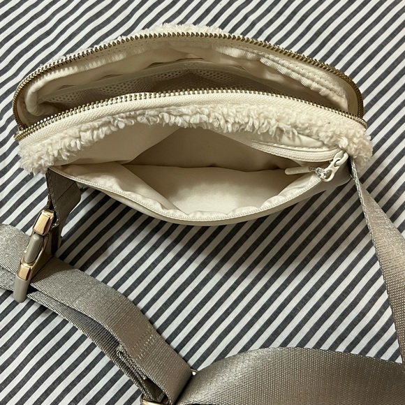 Lululemon Everywhere Belt Bag 1L Fleece - Picture 11 of 12
